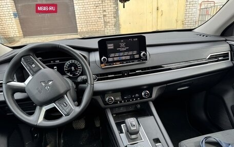 Mitsubishi Outlander, 2024 год, 4 590 000 рублей, 6 фотография