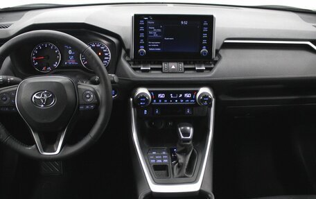 Toyota RAV4, 2020 год, 3 280 000 рублей, 9 фотография