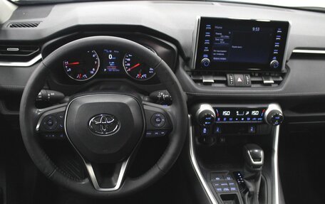 Toyota RAV4, 2020 год, 3 280 000 рублей, 8 фотография