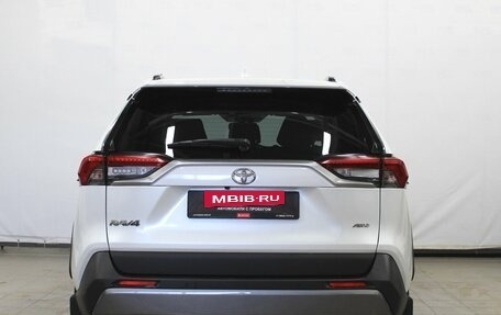 Toyota RAV4, 2020 год, 3 280 000 рублей, 5 фотография