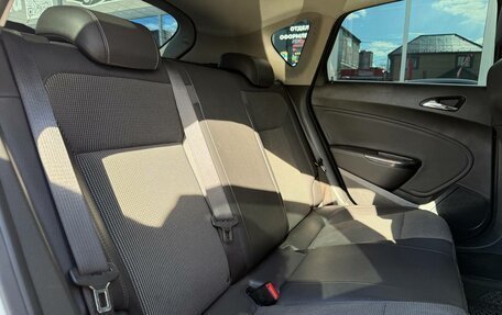 Opel Astra J, 2011 год, 640 000 рублей, 28 фотография