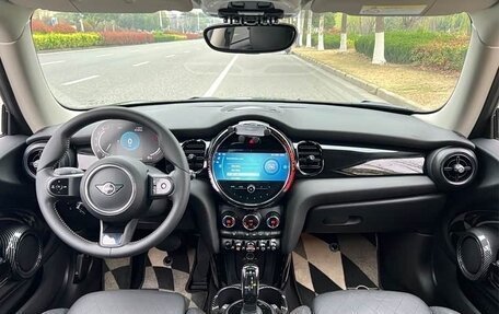 MINI Hatch, 2022 год, 1 994 000 рублей, 10 фотография