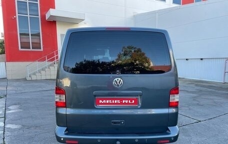 Volkswagen Caravelle T5, 2008 год, 1 520 000 рублей, 3 фотография