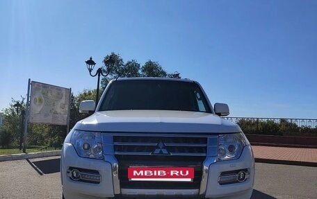 Mitsubishi Pajero IV, 2014 год, 2 600 000 рублей, 3 фотография