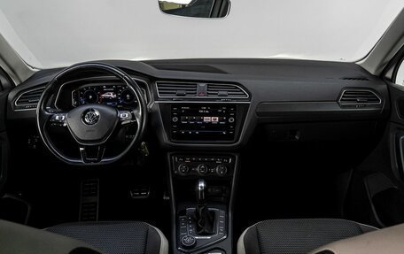 Volkswagen Tiguan II, 2019 год, 2 790 000 рублей, 19 фотография