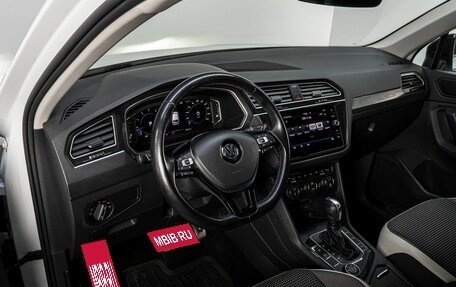 Volkswagen Tiguan II, 2019 год, 2 790 000 рублей, 10 фотография