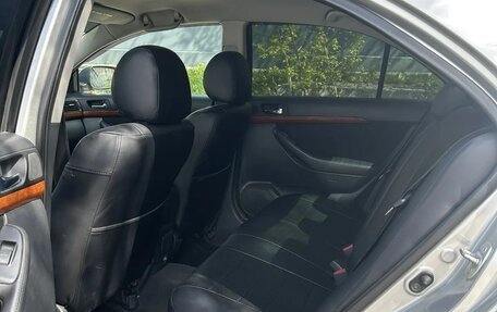 Toyota Avensis III рестайлинг, 2006 год, 700 000 рублей, 21 фотография