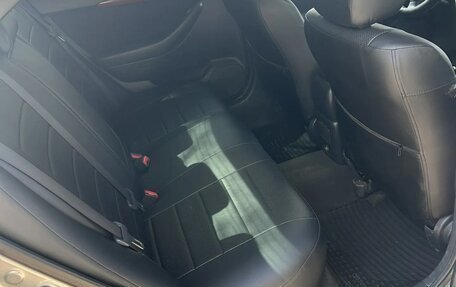 Toyota Avensis III рестайлинг, 2006 год, 700 000 рублей, 18 фотография