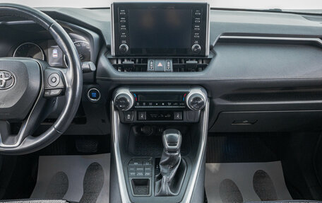 Toyota RAV4, 2019 год, 3 899 000 рублей, 18 фотография