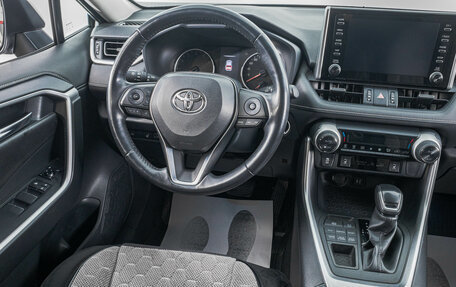 Toyota RAV4, 2019 год, 3 899 000 рублей, 17 фотография