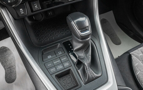 Toyota RAV4, 2019 год, 3 899 000 рублей, 21 фотография