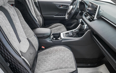 Toyota RAV4, 2019 год, 3 899 000 рублей, 23 фотография