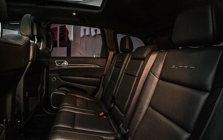 Jeep Grand Cherokee, 2017 год, 3 000 000 рублей, 23 фотография