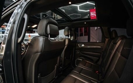 Jeep Grand Cherokee, 2017 год, 3 000 000 рублей, 24 фотография