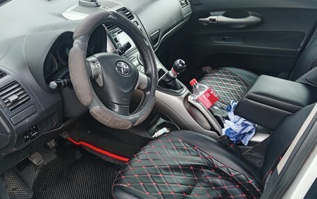 Toyota Auris II, 2009 год, 750 000 рублей, 4 фотография