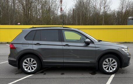 Volkswagen Tiguan II, 2021 год, 2 399 000 рублей, 3 фотография