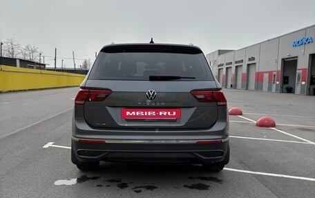 Volkswagen Tiguan II, 2021 год, 2 399 000 рублей, 5 фотография