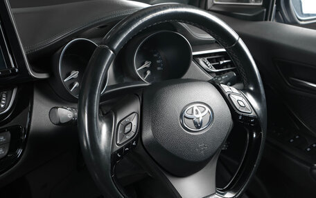 Toyota C-HR I рестайлинг, 2018 год, 1 959 000 рублей, 12 фотография