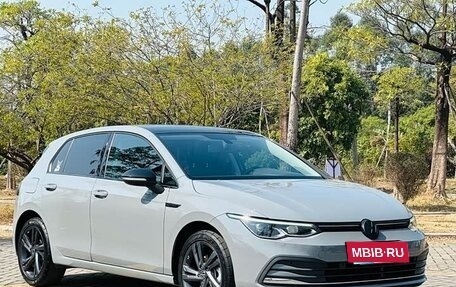 Volkswagen Golf VIII, 2022 год, 1 830 000 рублей, 3 фотография