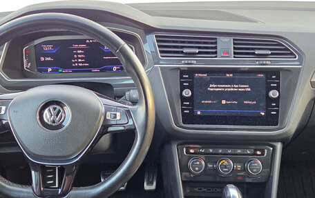 Volkswagen Tiguan II, 2019 год, 2 390 000 рублей, 2 фотография