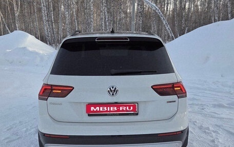 Volkswagen Tiguan II, 2019 год, 2 390 000 рублей, 6 фотография