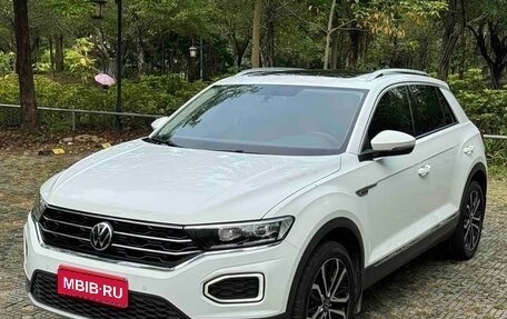 Volkswagen T-Roc I, 2022 год, 1 991 000 рублей, 1 фотография