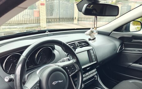 Jaguar XE I рестайлинг, 2017 год, 2 300 000 рублей, 12 фотография