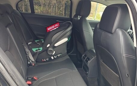 Jaguar XE I рестайлинг, 2017 год, 2 300 000 рублей, 13 фотография