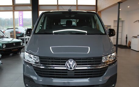 Volkswagen Caravelle T6 рестайлинг, 2022 год, 5 095 000 рублей, 2 фотография