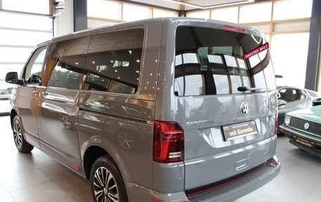 Volkswagen Caravelle T6 рестайлинг, 2022 год, 5 095 000 рублей, 4 фотография