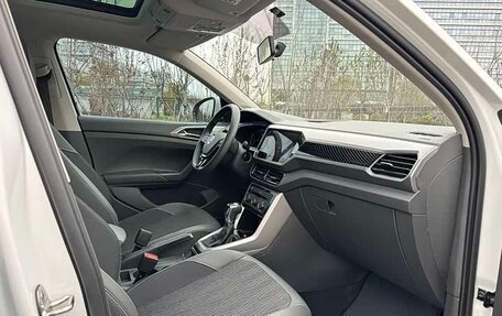 Volkswagen T-Cross I, 2022 год, 1 818 000 рублей, 9 фотография