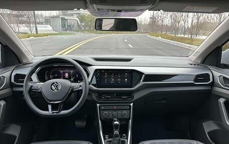 Volkswagen T-Cross I, 2022 год, 1 818 000 рублей, 8 фотография