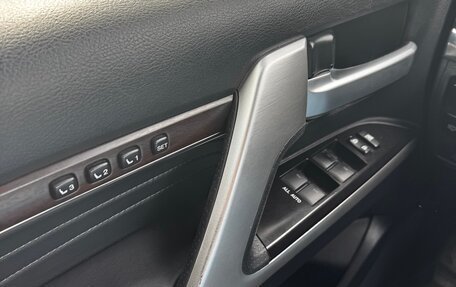 Toyota Land Cruiser 200, 2019 год, 7 850 000 рублей, 12 фотография