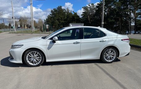 Toyota Camry, 2020 год, 3 300 000 рублей, 4 фотография