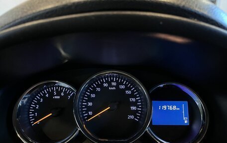 Renault Logan II, 2018 год, 918 000 рублей, 11 фотография