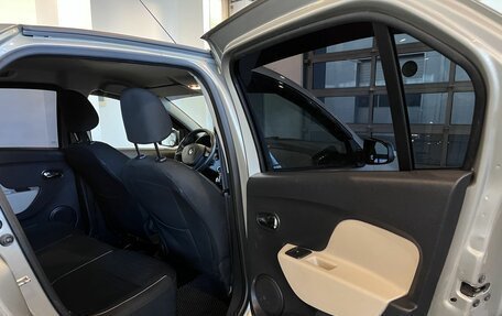 Renault Logan II, 2018 год, 918 000 рублей, 17 фотография