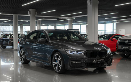 BMW 7 серия, 2018 год, 3 850 000 рублей, 2 фотография