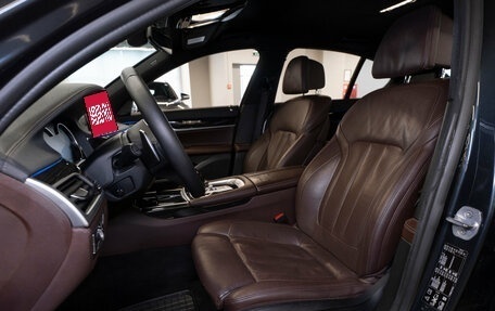 BMW 7 серия, 2018 год, 3 850 000 рублей, 9 фотография