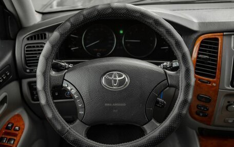 Toyota Land Cruiser 100 рестайлинг 2, 2006 год, 1 995 000 рублей, 10 фотография