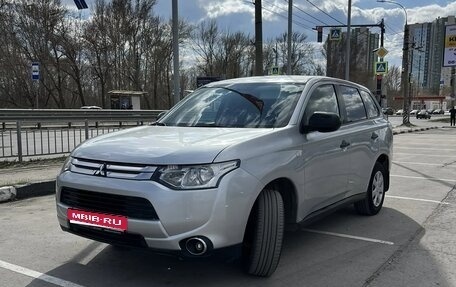 Mitsubishi Outlander III рестайлинг 3, 2014 год, 1 200 000 рублей, 1 фотография