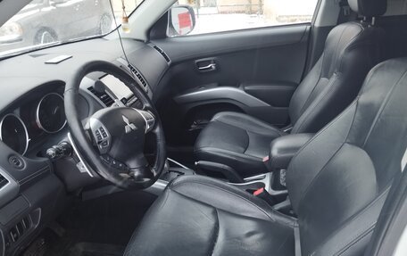 Mitsubishi Outlander III рестайлинг 3, 2010 год, 1 000 000 рублей, 8 фотография