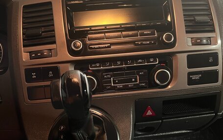 Volkswagen Caravelle T5, 2014 год, 1 800 000 рублей, 6 фотография