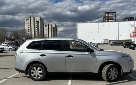 Mitsubishi Outlander III рестайлинг 3, 2014 год, 1 200 000 рублей, 4 фотография