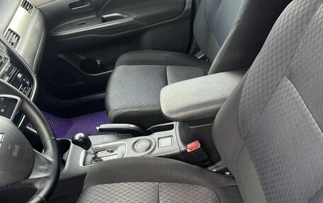 Mitsubishi Outlander III рестайлинг 3, 2014 год, 1 200 000 рублей, 14 фотография