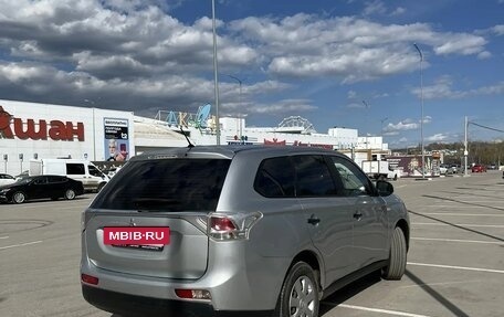 Mitsubishi Outlander III рестайлинг 3, 2014 год, 1 200 000 рублей, 5 фотография