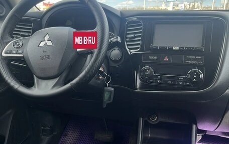 Mitsubishi Outlander III рестайлинг 3, 2014 год, 1 200 000 рублей, 12 фотография