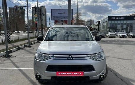 Mitsubishi Outlander III рестайлинг 3, 2014 год, 1 200 000 рублей, 2 фотография