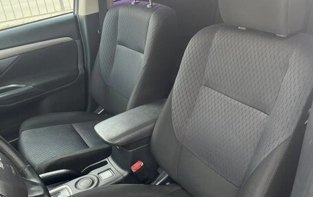 Mitsubishi Outlander III рестайлинг 3, 2014 год, 1 200 000 рублей, 16 фотография