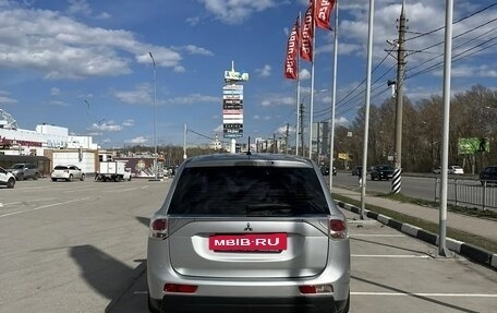 Mitsubishi Outlander III рестайлинг 3, 2014 год, 1 200 000 рублей, 6 фотография