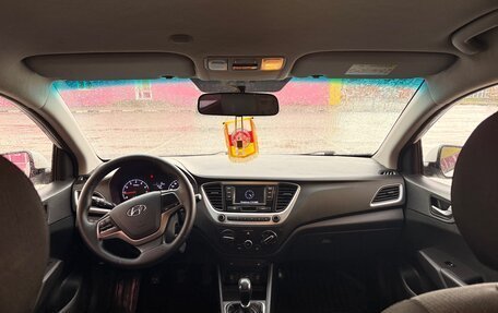 Hyundai Solaris II рестайлинг, 2017 год, 820 000 рублей, 6 фотография